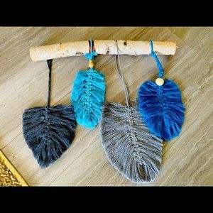 Macrame feathers